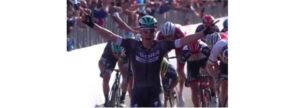 Lukas Pöstlberger vince la prima tappa del Giro 2017