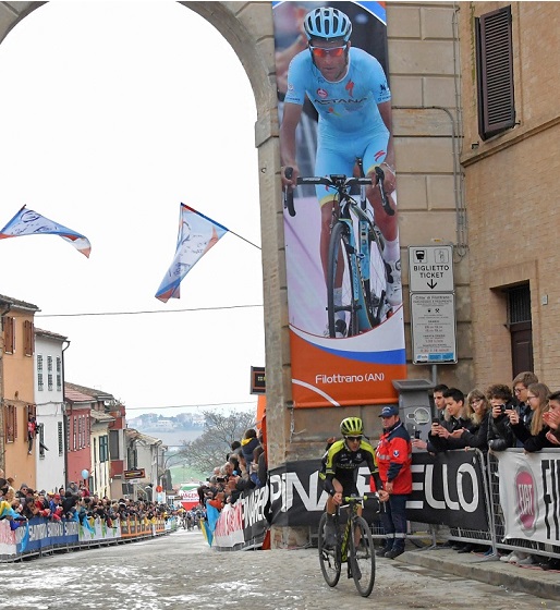 Adam Yates vince la tappa alla Tirreno Adriatico
