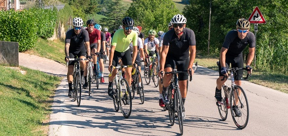 La ride con l'ultra-ciclista Omar Di Felice nei Monti Sibillini. Ph. Credit Mattia Ragni.