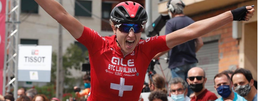 Marlen Reusser vince la prima tappa della Vuelta femminile (ph. @ChallengeVuelta)