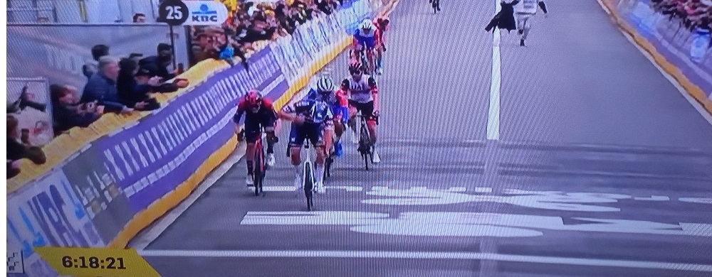Van der Poel vince il Giro delle Fiandre