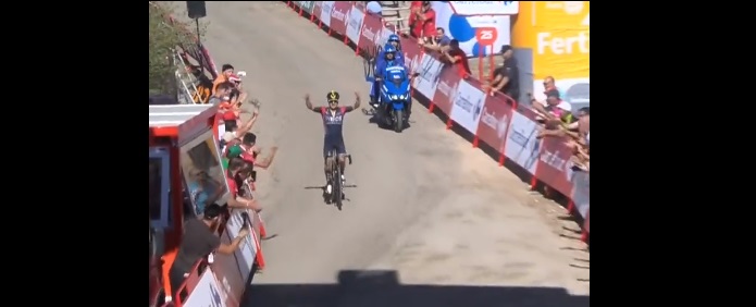 Vittoria di Richard Carapaz nella tappa della Sierra de la Pandera a la Vuelta a España 2022
