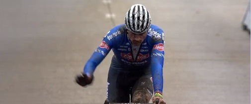 Mathieu van der Poel dell'Alpecin-Deceuninck vince il cross X2O a Herentals,