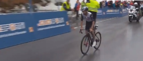 Adam Yates tappa e maglia al Giro di Romandia 2023
