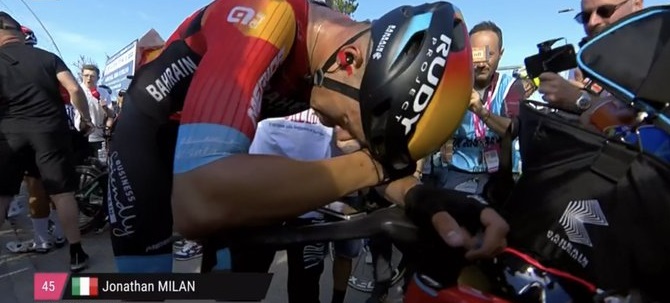 Jonathan Milan conquista la vittoria nella seconda tappa del Giro d'Italia 2023