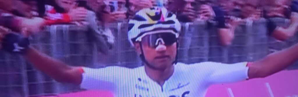 Jonathan Narvaez conquista la vittoria nella prima tappa del Giro d'Italia 2024