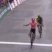 Richard Carapaz conquista la vittoria sull'arrivo di Leysin al Giro di Romandia 2024